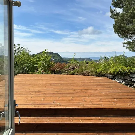 Lejlighed 6-bedroom With Scenic Views