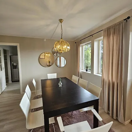6-bedroom With Scenic Views Apartman